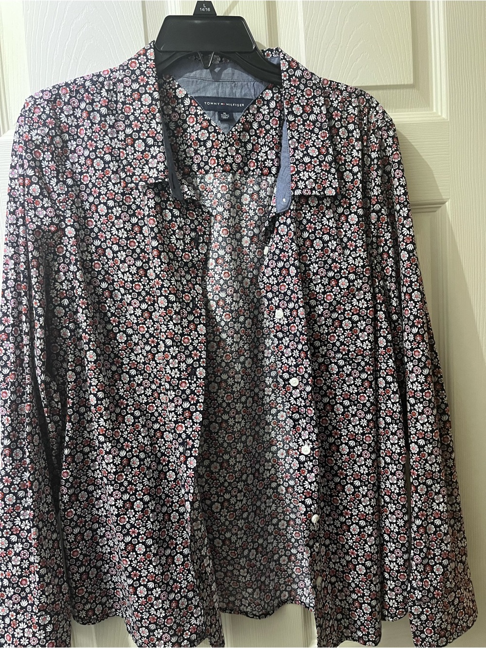 Tommy HilfigerWomen’s Floral Button-Up Shirt